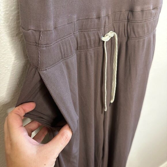 Vuori Pose Henley Jumpsuit Size Small Chocolate Athleisure $148.00 - Picture 9 of 11